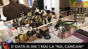 Cât costă un machiaj în rulota de lângă Nuba Mamaia. Cât trebuie să scoată din buzunar tinerele care vor să fie „țiplă”