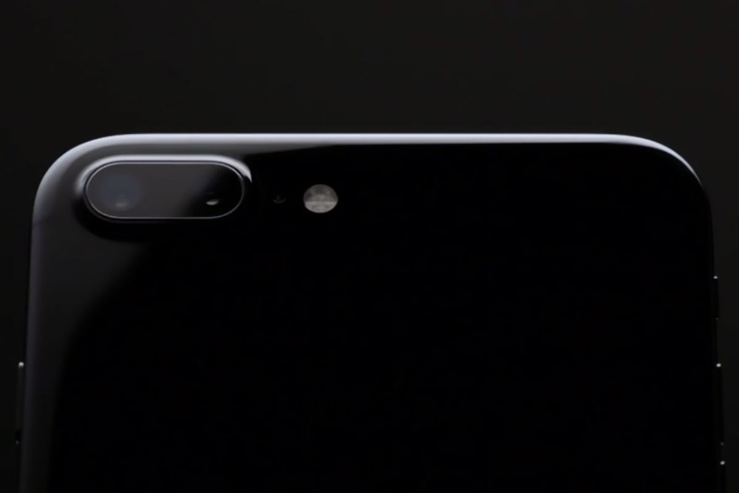 Aşteptarea a luat sfârşit! Cum arată iPhone 7 şi ce accesorii futuristice are!