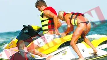 A dus o blonda in larg