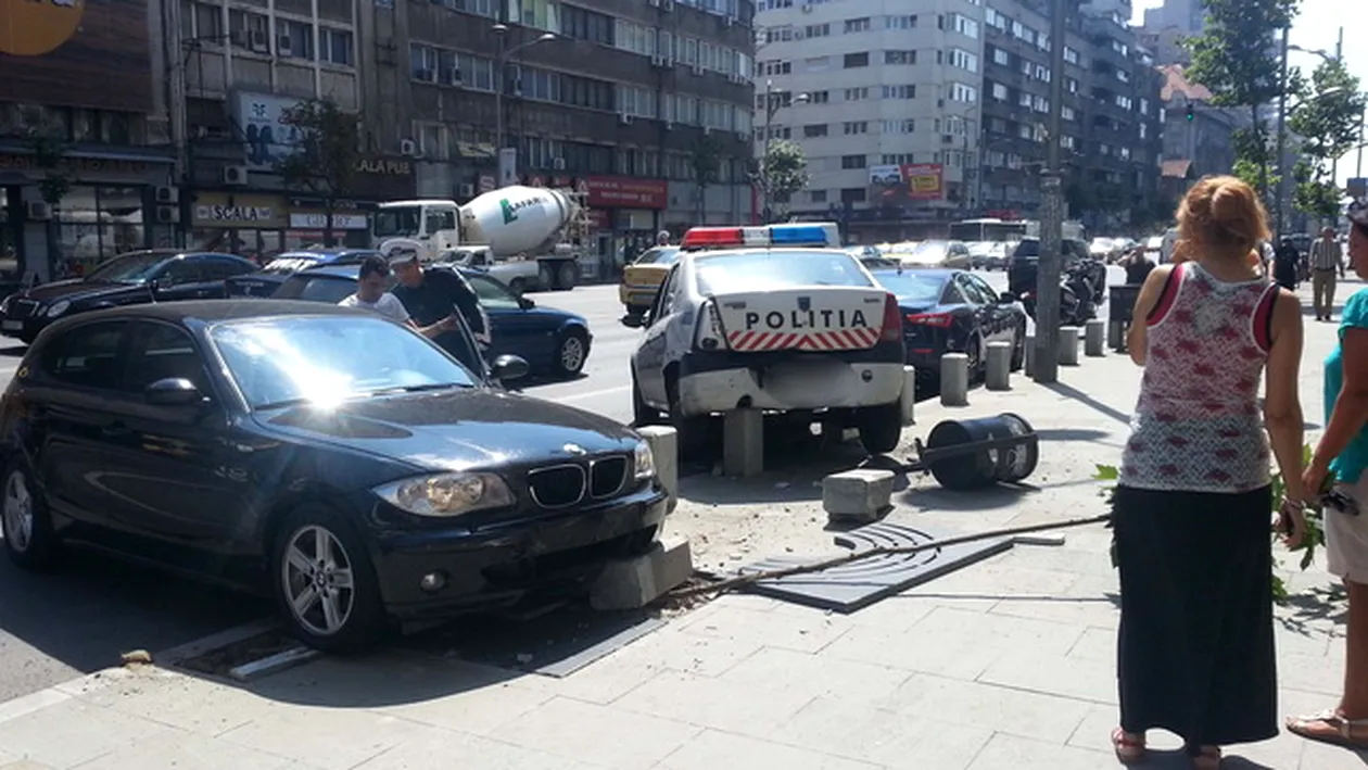Un BMW, un Maserati si un Logan de politie s-au facut PRAF pe Magheru! Imagini de la loculul accidentului