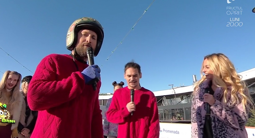Răzvan Simion şi Dani Oţil au patinat goi la TV! Cum au ajuns în această ipostază ruşinoasă: „Nu mai faceţi filmuleţe ca să le puneţi pe net”. Imaginile sunt virale