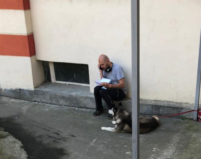 Cristian Dide, cu câinele la veterinar