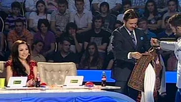 Mihai Petre a vrut sa-si dea pantalonii jos in direct! Andra a fost cea care l-a convins sa n-o faca!