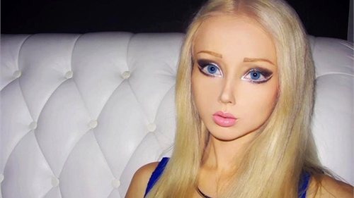 Femeia Barbie, când era mică, arăta fix ca o păpuşică! Nu-i aşa că era super drăguţă?