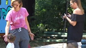 I-a înnebunit pe ceilalţi tătici la locul de joacă. Fetiţa FCSB-istului Enache are…CEA MAI ”SEXY-BONĂ”!