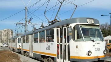 O fată în vârstă de 15 ani, prinsă sub tramvai în zona Luica din Capitală