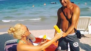 După ce vei vedea asta, nu vei mai mânca niciodată! Cum e pregătit, de fapt, porumbul fiert vândut pe plajele de lux din Mamaia