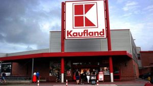Nouă angajați Kaufland, depistați cu coronavirus! Ce anunț a făcut DSP Alba