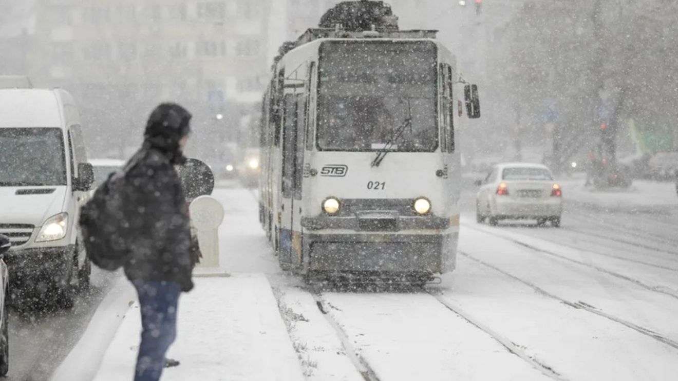 Revin ninsorile în România și temperaturile scad drastic! Avertisment ANM de vreme rece, vânt și polei