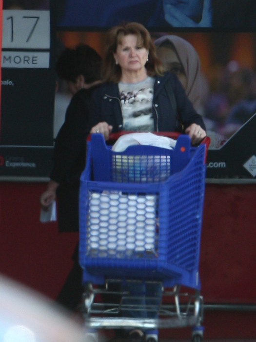 Fosta primă doamnă a României a făcut liniştită aprovizionarea pentru acasă