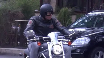 Bogdan Stelea si-a testat rabdarea pe Harley Davidson! Imagini inedite cu “Arnold” in slalom pe doua roti!