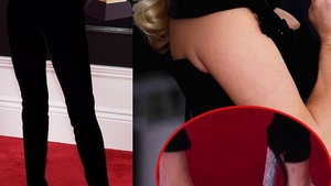 Upsi-Ups! A comis-o grav pe covorul roşu de la premiile Grammys. Ochii tuturor au fost la picioarele ei