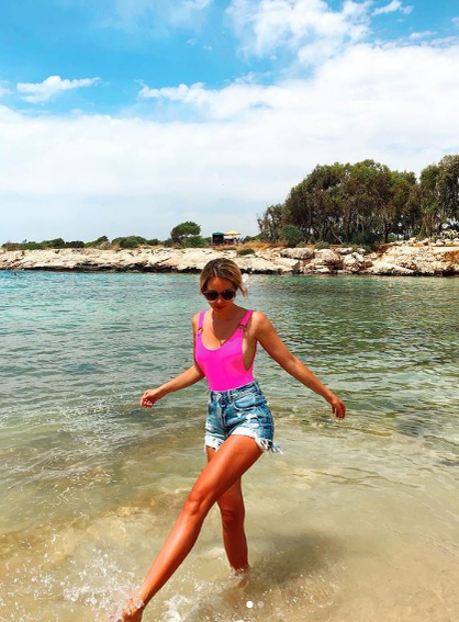 Otniela nu mai e singură, și-a găsit iubit!