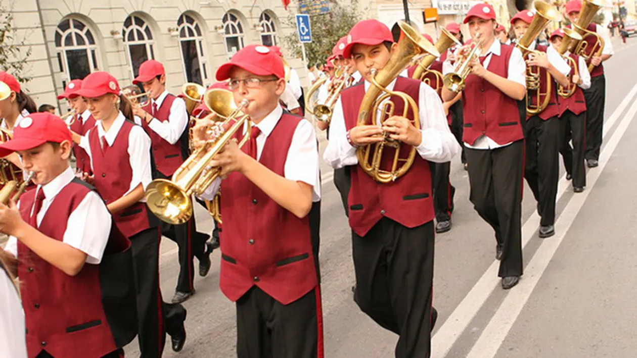Peste 800 de artisti din 12 tari vor sustine spectacole de fanfara, in premiera, in Bucuresti