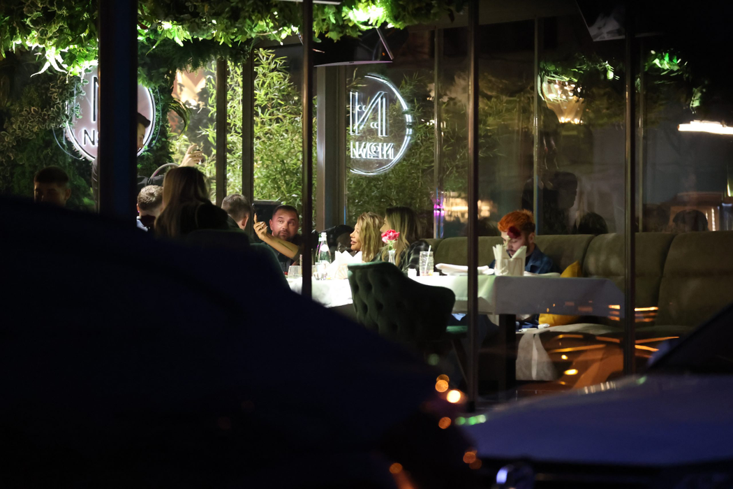Ema Uta și Alex Bodi, cină la un restaurant din Herăstrău  (Foto: CANCAN.RO)