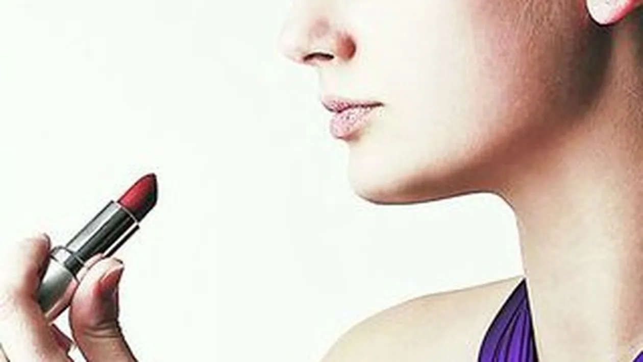 Cercetatorii americani au intocmit lista neagra a ingredientelor periculoase din trusa de machiaj. Ce ascund cosmeticele