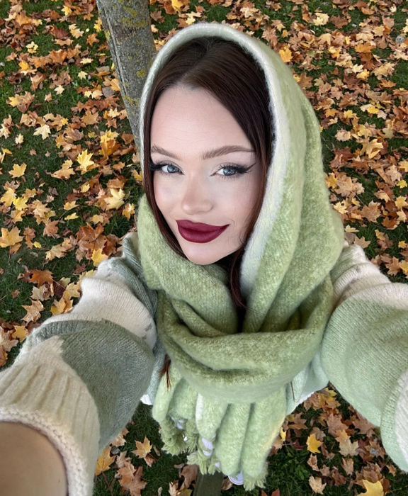Influenceriță din România, criticată pentru că i-a pus fiicei cercei. Foto: Instagram / Lorena Dumitru