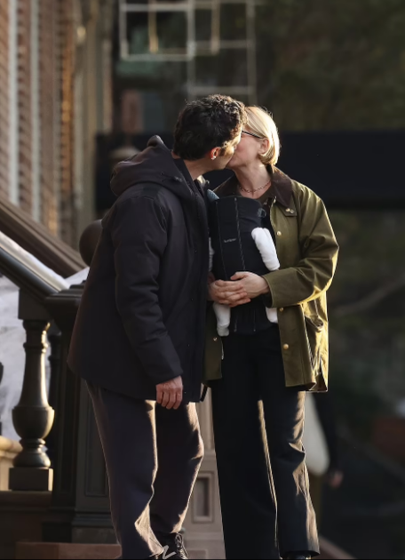 Michelle Williams, alături de soțul său, Thomas Kail