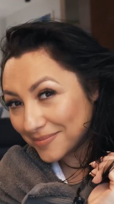 Andra, în ipostaze nemaivăzute până acum! S-a filmat în timp ce se vopsește singură acasă. Ce s-a întâmplat după ce și-a aplicat vopseaua pe păr