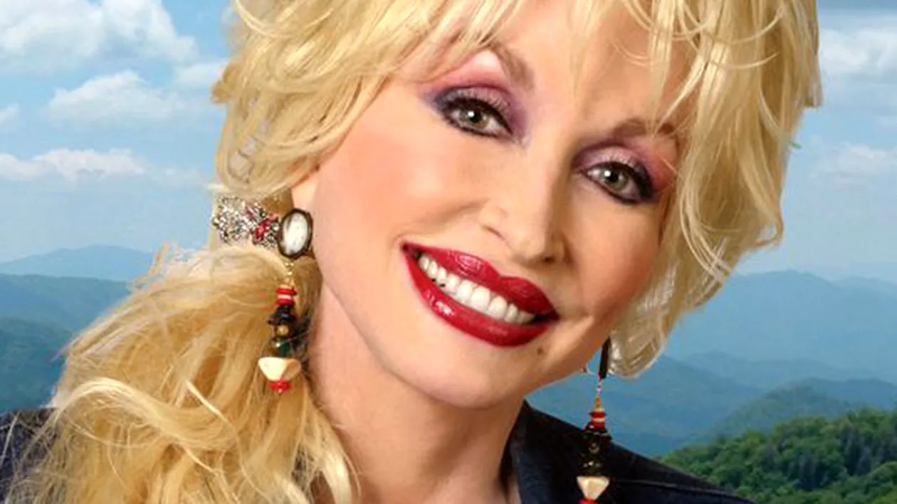 VIDEO Dolly Parton s-a imbogatit de pe urma decesului cantaretei Whitney Houston! Vezi ce suma imensa de bani a primit si de ce