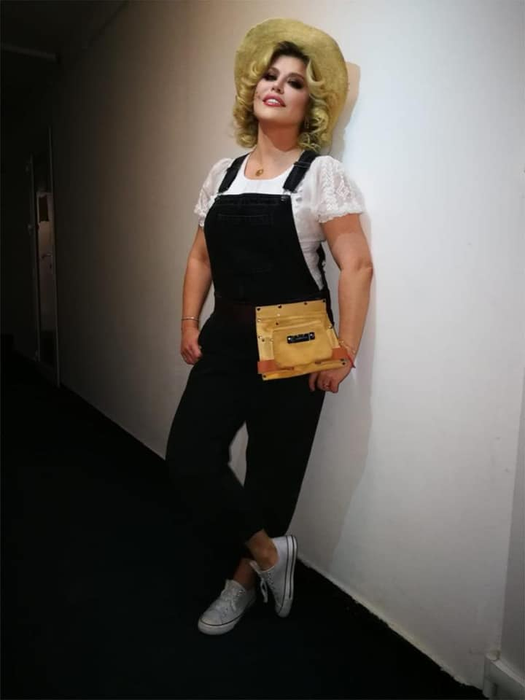 Loredana Groza, filmată în ipostaze extrem de rușinoase pentru o divă ca ea! Ce a făcut în compania unui bărbat