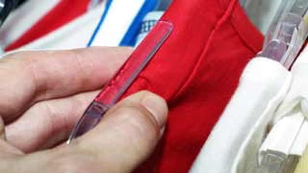 Femeile petrec opt luni din viata cautand chilipiruri