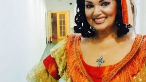 Ozana Barabancea a trecut la rochii mini, după ce şi-a tăiat stomacul! Cum arată vedeta în minijup: „Belea, zici că ai 20 de ani!”