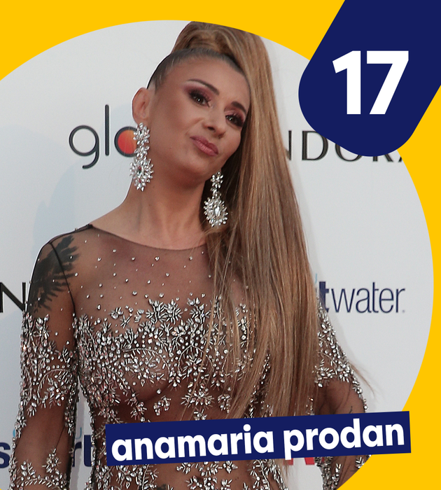 Top 40 sexy-vedete care nu poartă sutien pe stradă