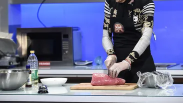 Prima concurentă transgender vine  la ,,Chefi la Cuţite”! Uite cum arată