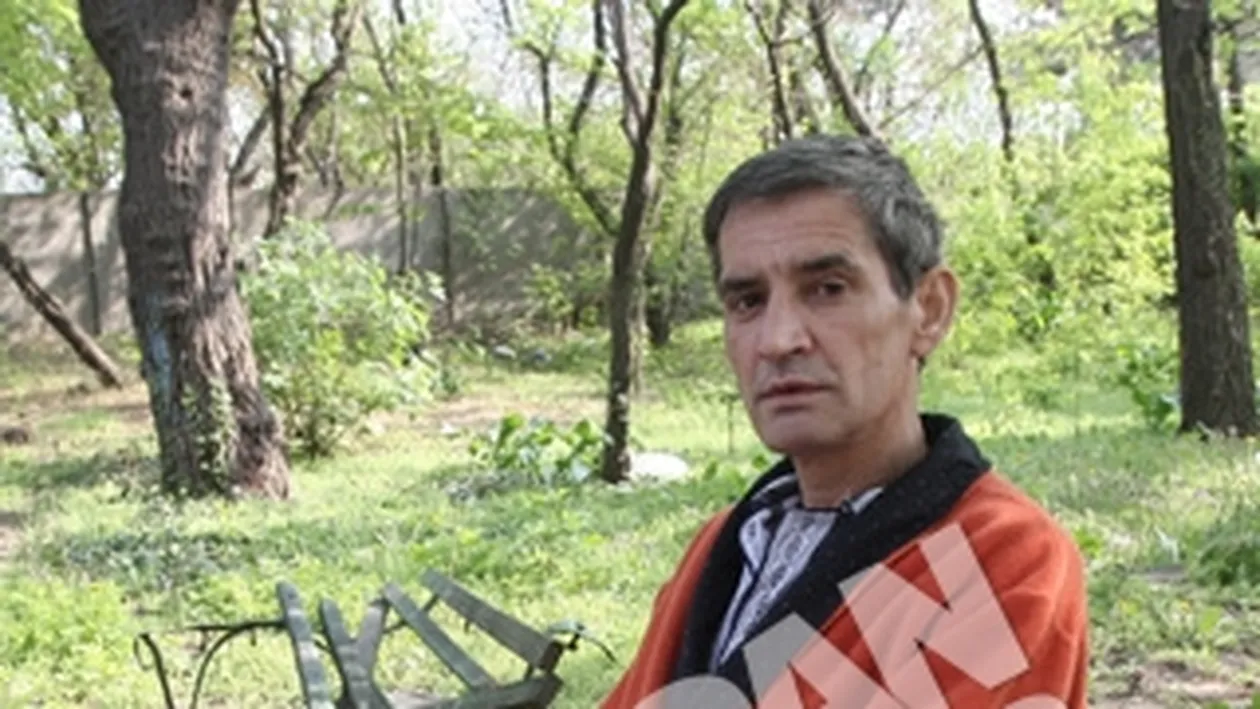 Nu totul e roz in viata ei! Emil Gabor, tatal Monicai, e grav bolnav! Vorbim la telefon in fiecare zi, eu il ajut cum pot