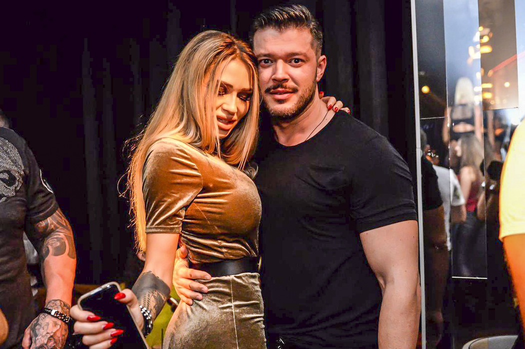 Victor Slav, surprins în ipostaze tandre cu o bombă sexy Sursă Foto: Liquid The Club