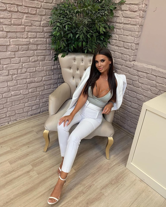 Poza momentului în showbiz-ul românesc! Andra, fotografiată goală complet