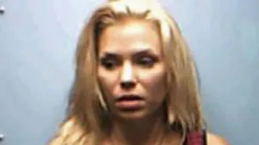 A furat un taxi complet dezbracata si a adormit in el