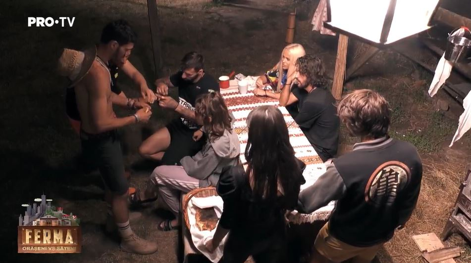 Intimidat de Viviana Sposub, George Burcea a rămas fără cuvinte la Ferma. Ce a mărturisit despre sărutul cu focoasa brunetă | FOTO