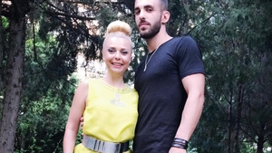 La 45 de ani, ştie cum să-l ”agite” pe iubiţelul de 23! I-a stârnit fanteziile tinerelului direct în magazin!