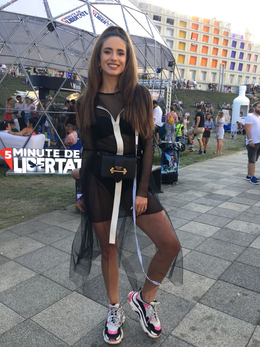 Ioana Grama, într-un OUTFIT provocator la Untold. I-a făcut o declarație de iubire unui artist cunoscut de la noi: “Îl ador pe…”