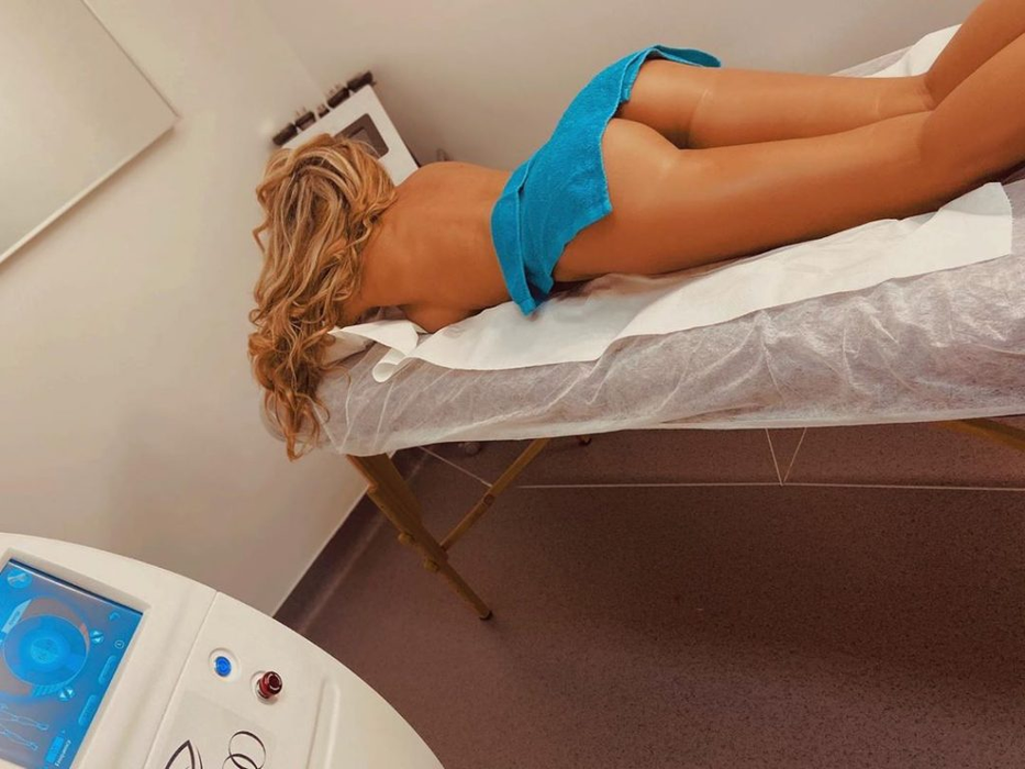 Ireal! Roxana Vașniuc, fotografiată dezbrăcată complet. Nu are nici măcar lenjerie intimă