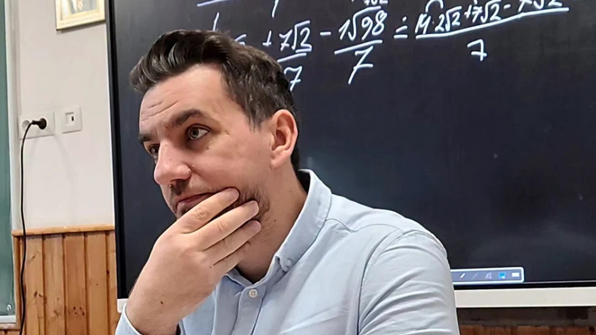 O elevă de la orfelinat i-a cerut ajutorul unui profesor: „Dacă iau BAC-ul pot rămâne aici”