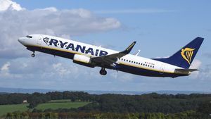 Scene de teroare într-un avion Ryanair, după ce a primit o amenințare cu bombă în timpul zborului! Ce a urmat când au intervenit avioanele de vânătoare