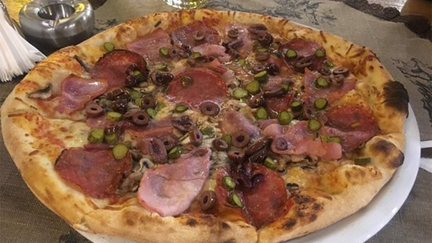 Nu este o eroare! Câți bani a plătit un turist român pentru o pizza, într-un restaurant din Bulgaria