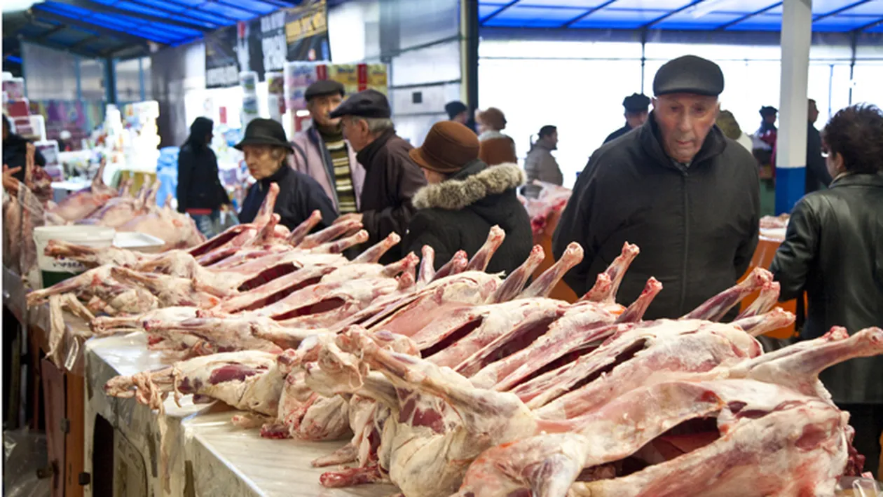 Mielul, nelipsit de pe masa românilor de Paşte! Cât costă un kilogram de carne în pieţe