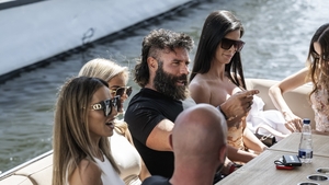 Ce chirie colosală plătește Dan Bilzerian pentru conacul din Los Angeles în care organizează petreceri. De unde provin banii