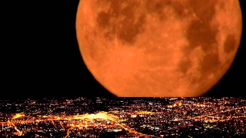 Fenomen astrologic extrem de rar! Cea mai mare SuperLuna din ultimii 70 de ani va fi vizibilă în 14 noiembrie!