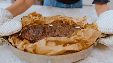 Miel kleftiko la tine acasă, preparatul haiducilor greci care transformă a doua zi de Paște într-un festin