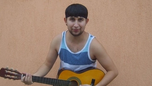 Mai PENIBIL de atat nu se poate! Uite ce melodie de Craciun a lansat Fernando de la Caransebes!