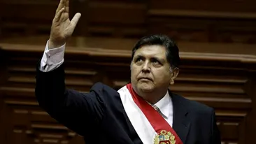 Doliu în lumea politică. Fostul președinte al statului Peru s-a împușcat în cap