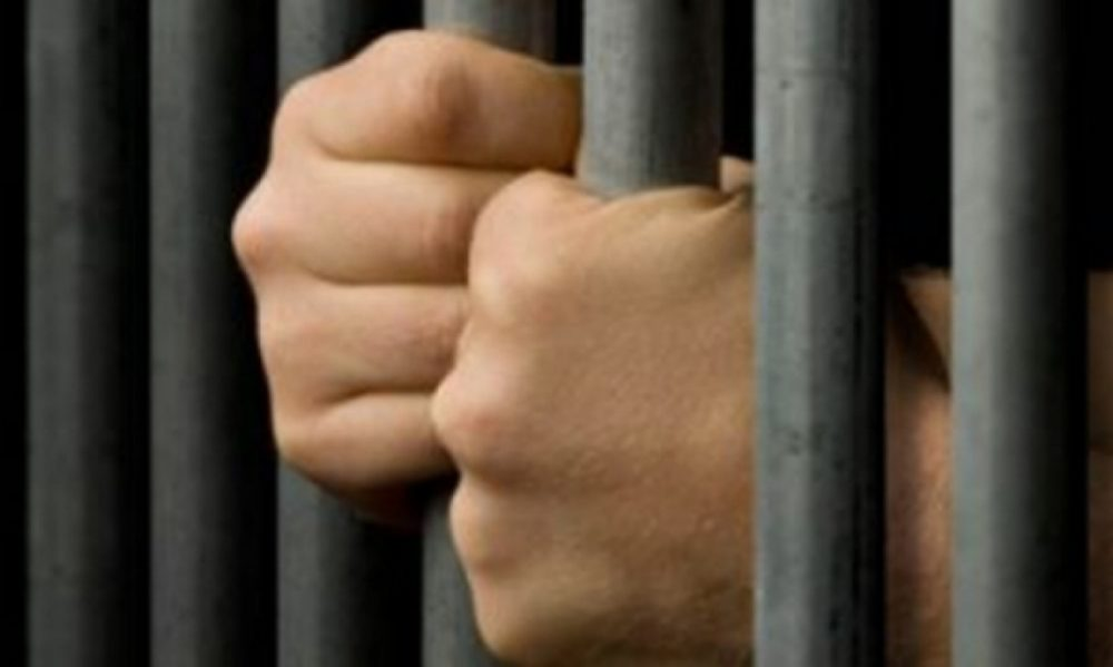 Sora lui Ionuț acuză conducerea Penitenciarului Giurgiu de moartea fratelui ei