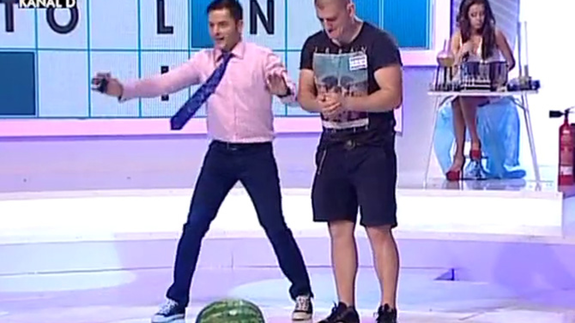 "Moartea din Carpati" se razbuna pe un pepene! Catalin Morosanu l-a spart dintr-o singura lovitura!
