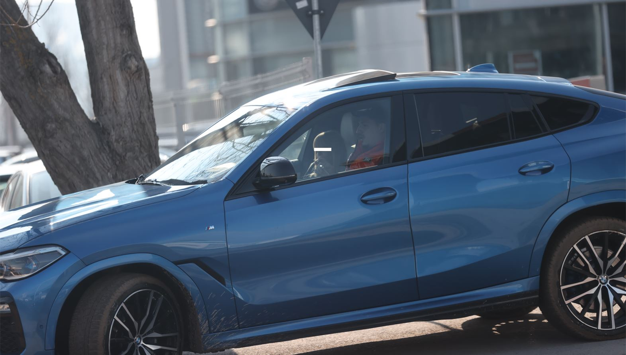 Cine este misterioasa blondă care a plecat alături de Bogdan la Ploiești?