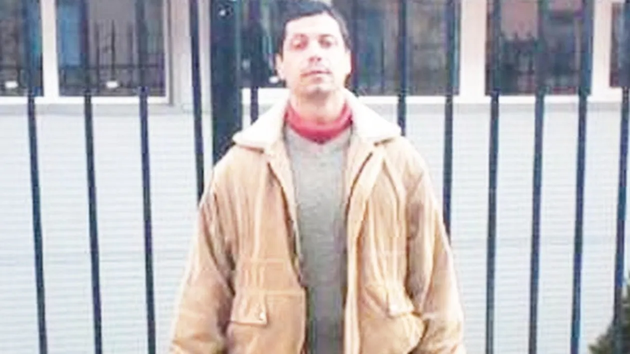 Umilit in ultimul hal! Cum a ajuns virginul de 29 de ani bataia de joc a doua femei!